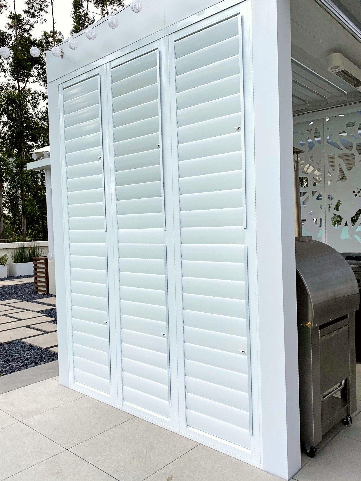 Adjustable Side Louvre Panels