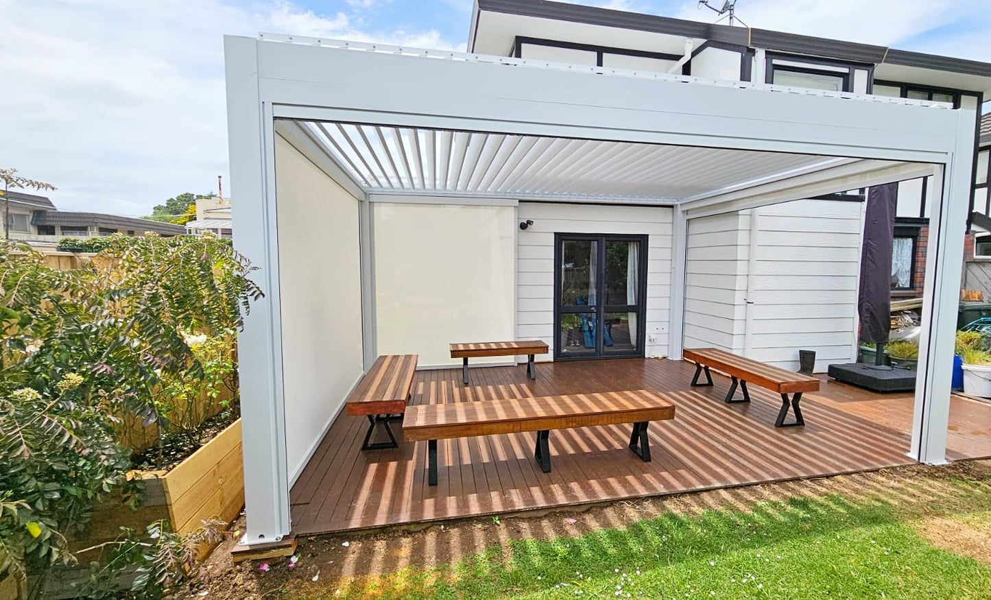 EvoLuxe Motorised Louvre Roof Pergola