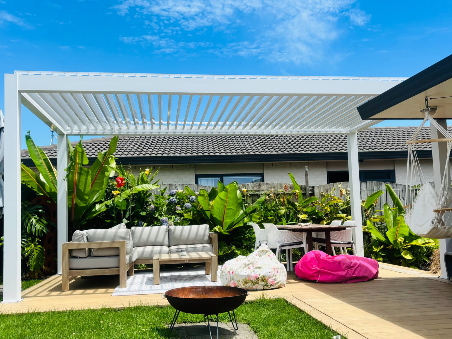 EvoLuxe Motorised Louvre Roof Pergola