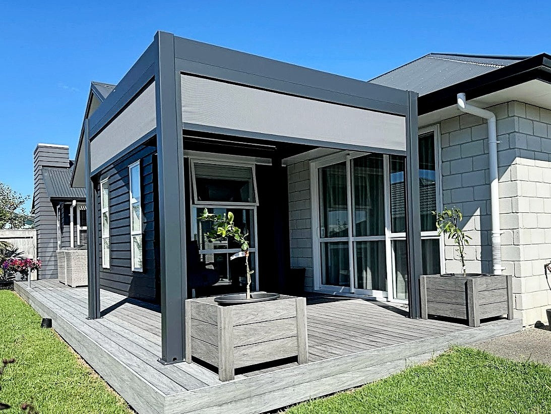 Villa Motorised Louvre Roof Pergola