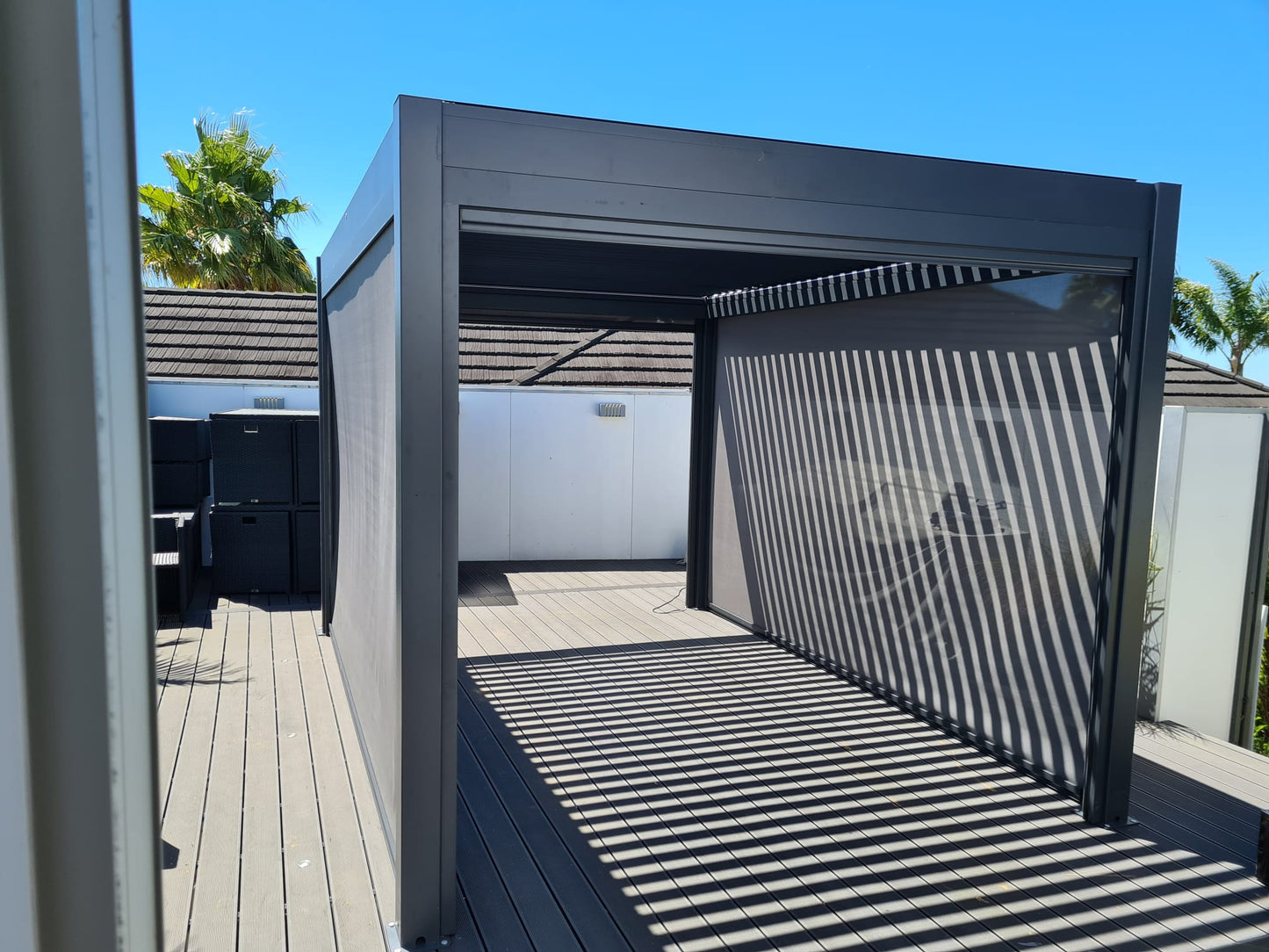Villa Motorised Louvre Roof Pergola