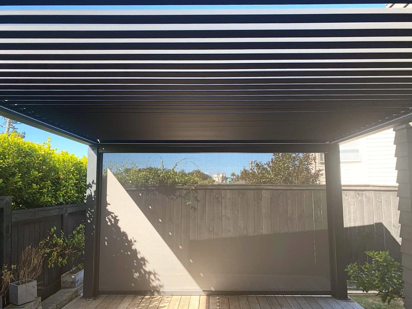 EvoLuxe Motorised Louvre Roof Pergola