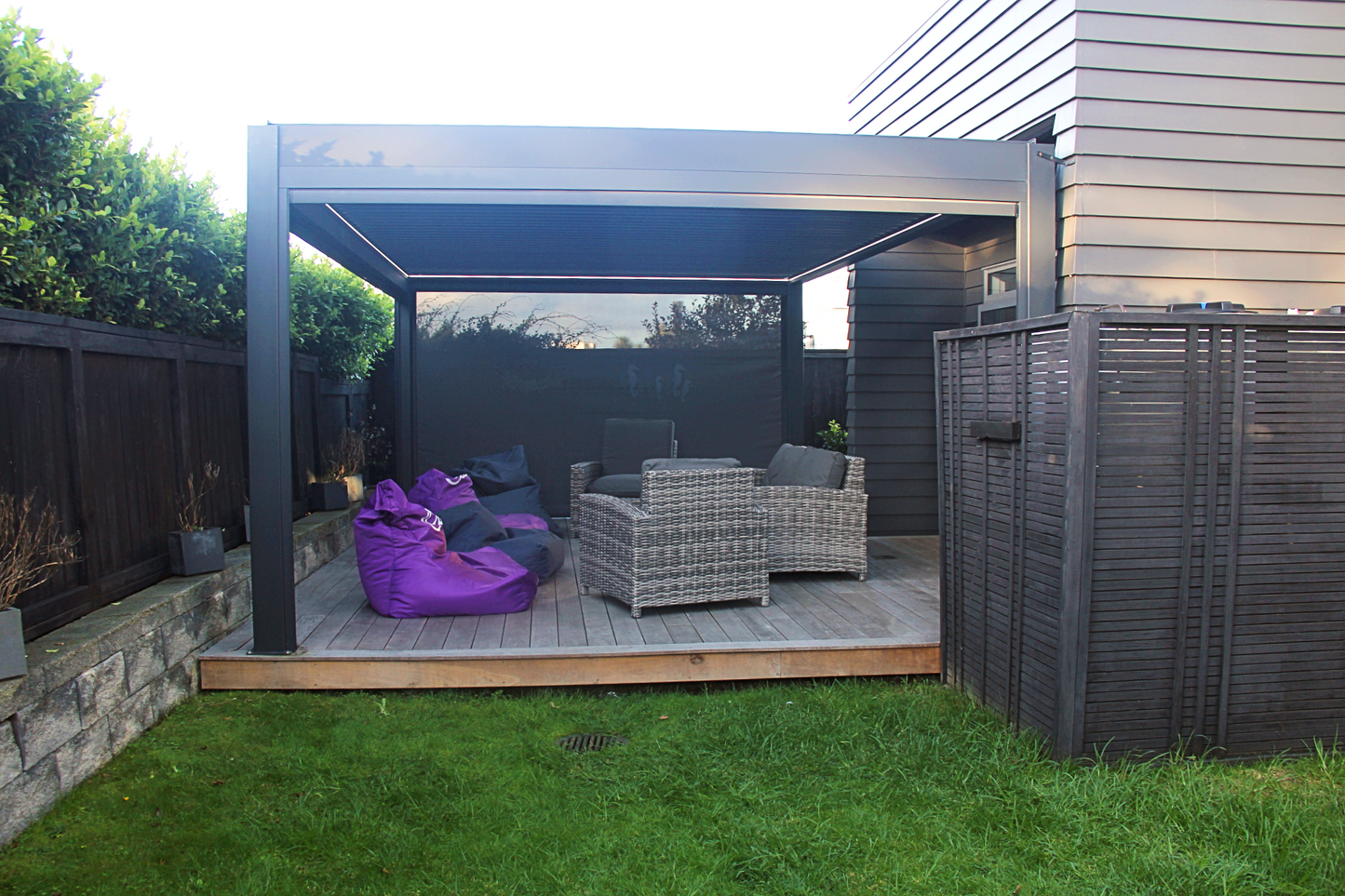 EvoLuxe Motorised Louvre Roof Pergola
